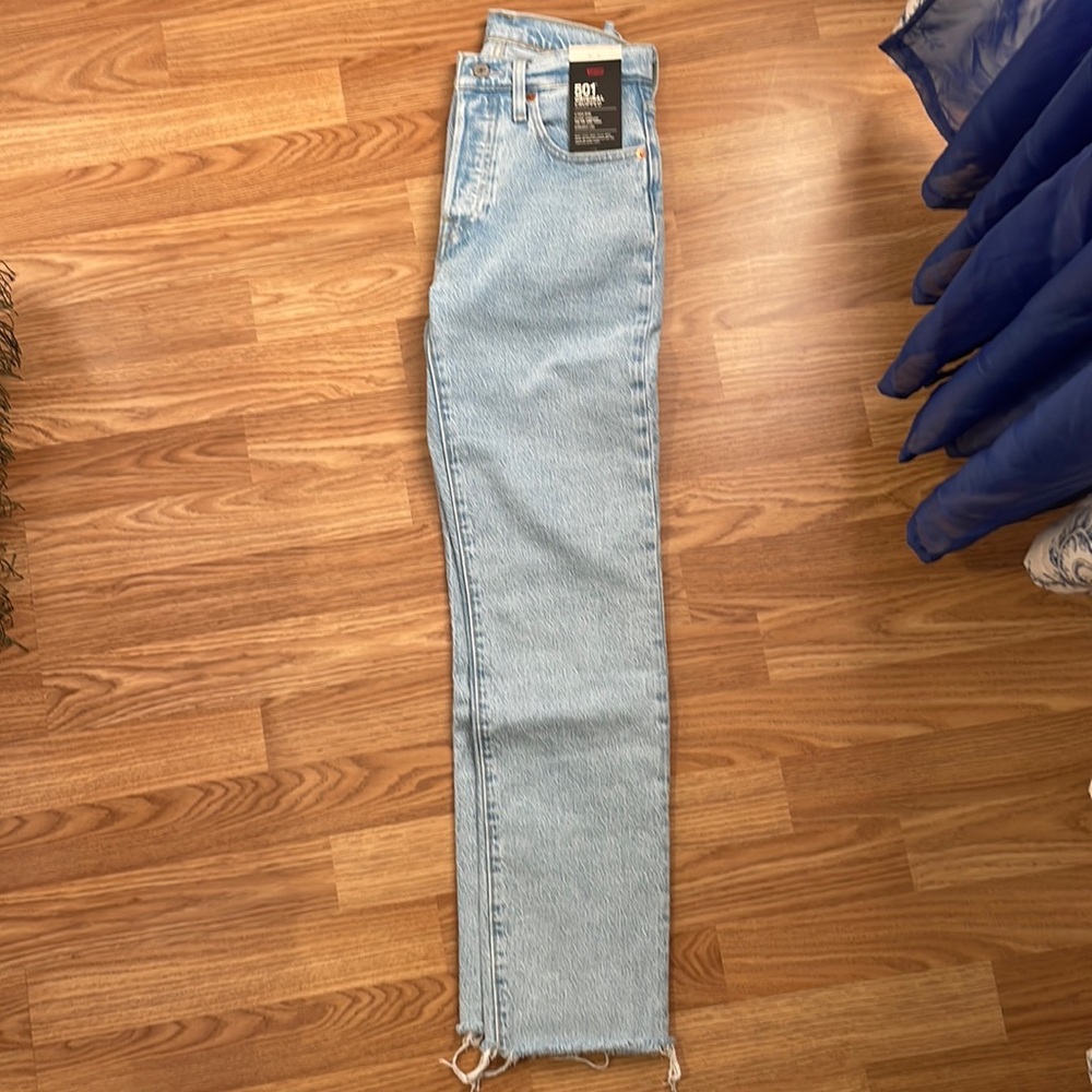Levi’s 501 Original Cropped Women’s Jeans (25W x 28L)